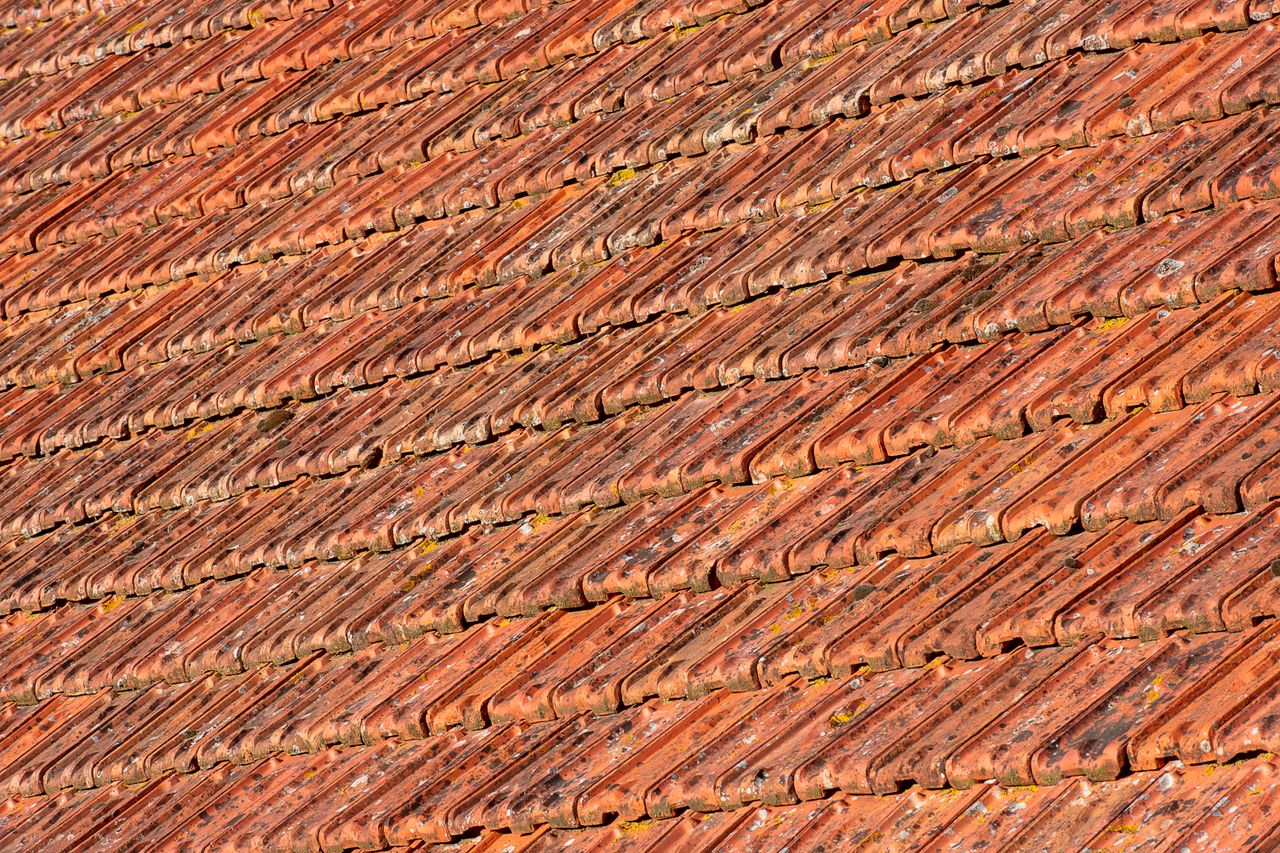 Ranking najlepszych dachówek ceramicznych na dach domu jednorodzinnego